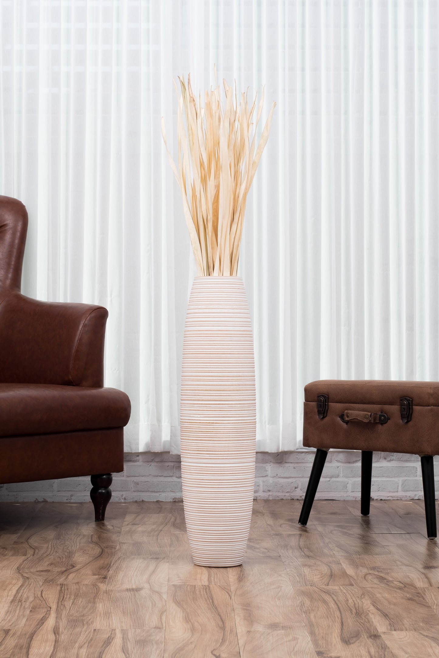Large Mango Wood Floor Vase – Handcrafted Decorative Highlight from Thailand, 65 cm