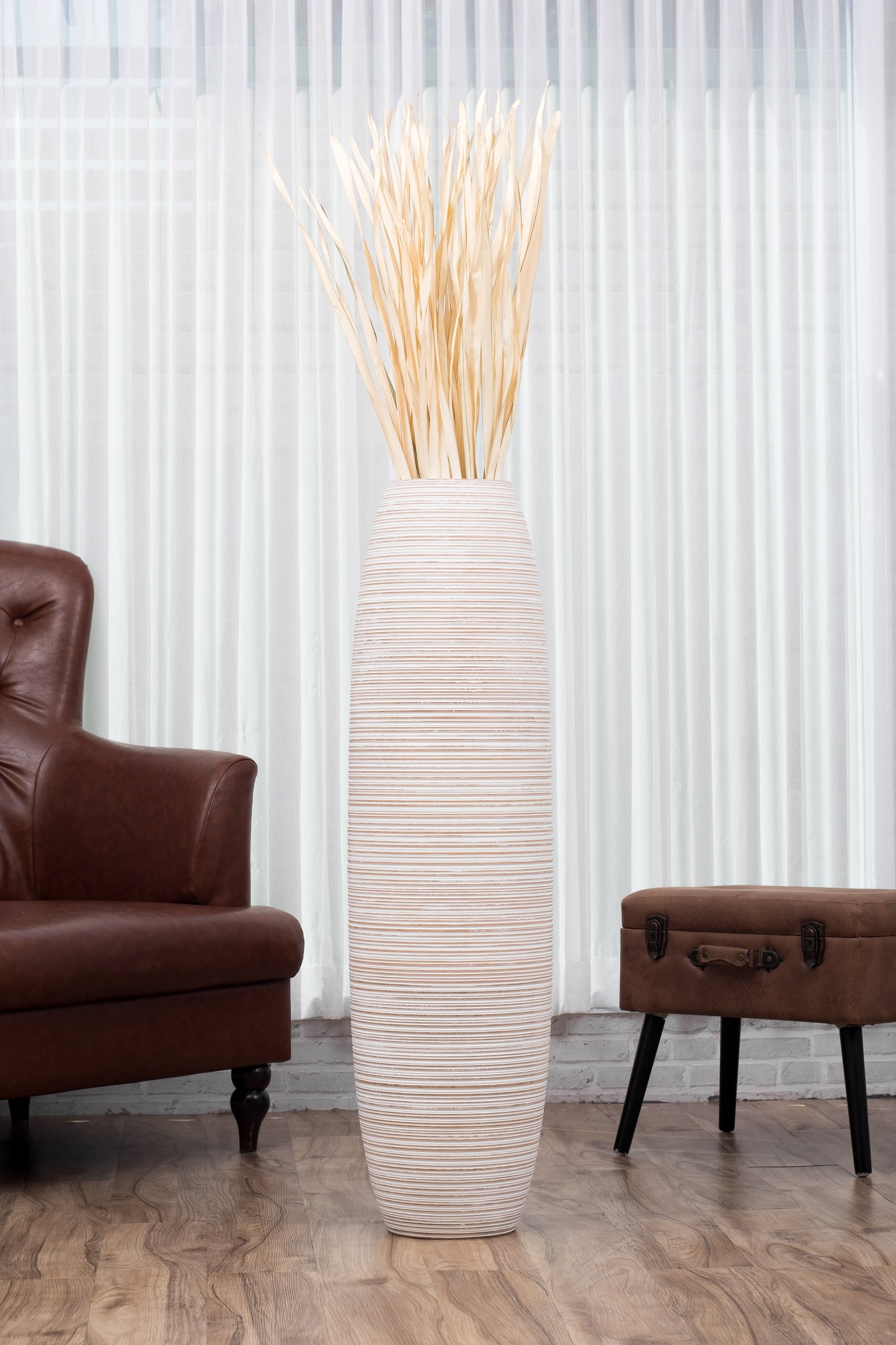 Large Mango Wood Floor Vase – Handcrafted Decorative Highlight from Thailand, 105 cm