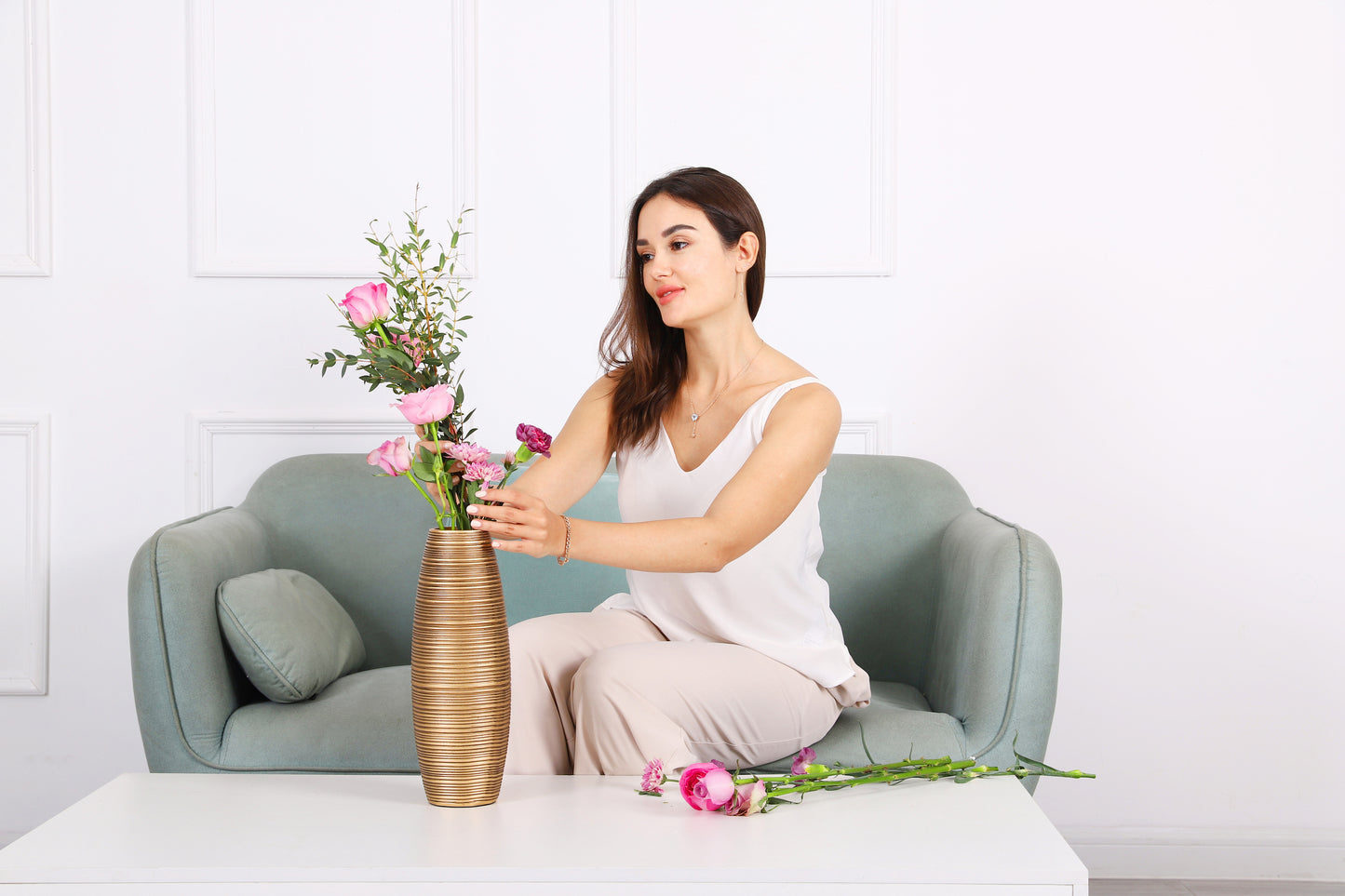 Compact Resin Vase – Stylish Waterproof Decorative Vase for Floor, Table or Shelf, gold, 34 cm