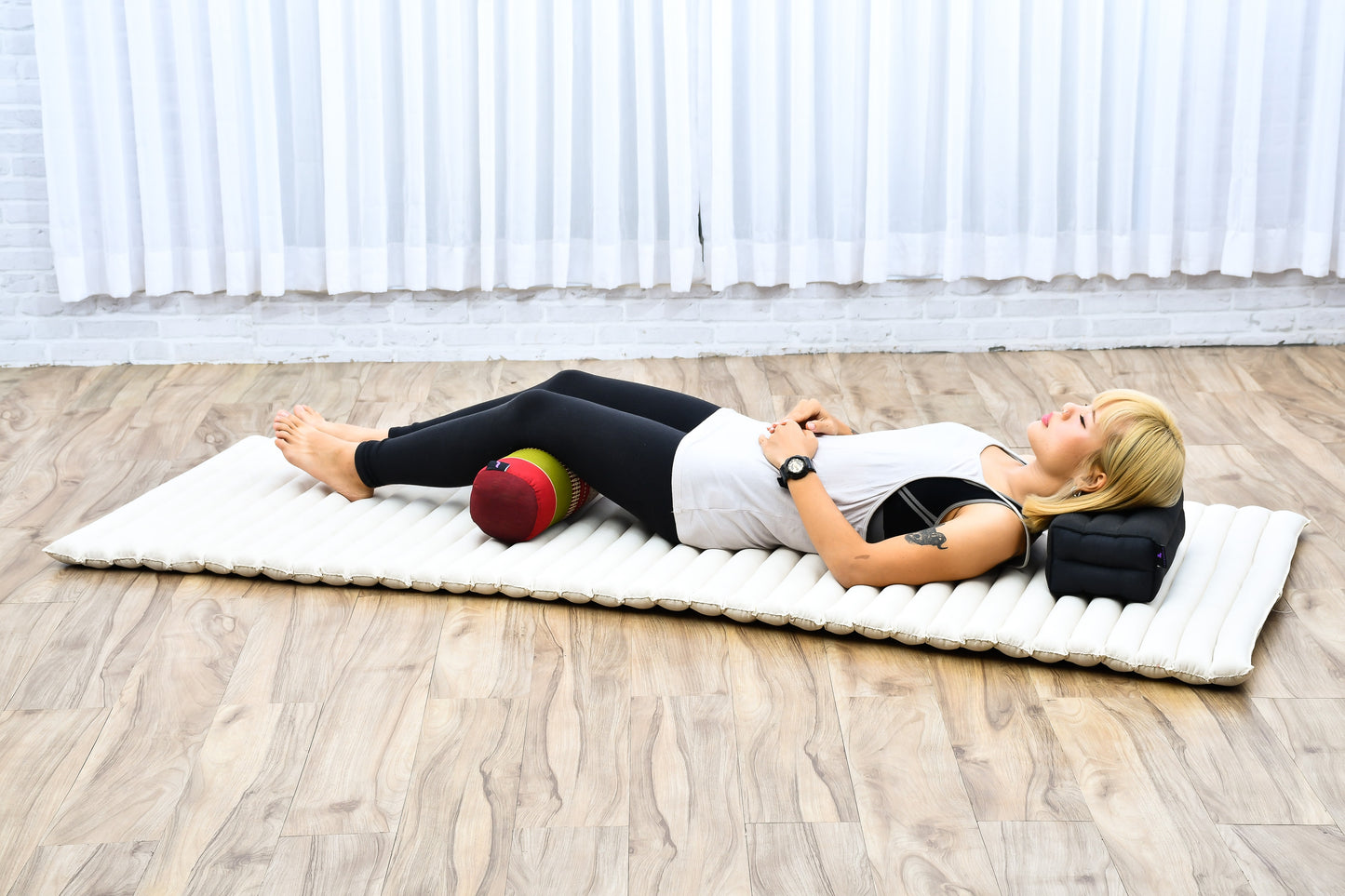 Yoga Roll Cushion – Compact Kapok Bolster & Meditation Pillow with Cotton Cover, Sf11 - Red, Green