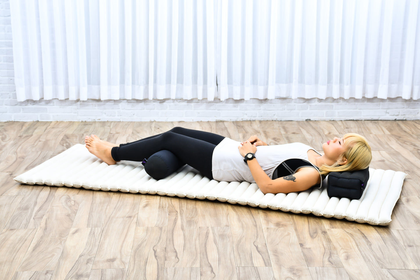 Yoga Roll Cushion – Compact Kapok Bolster & Meditation Pillow with Cotton Cover, Cl02 - Black