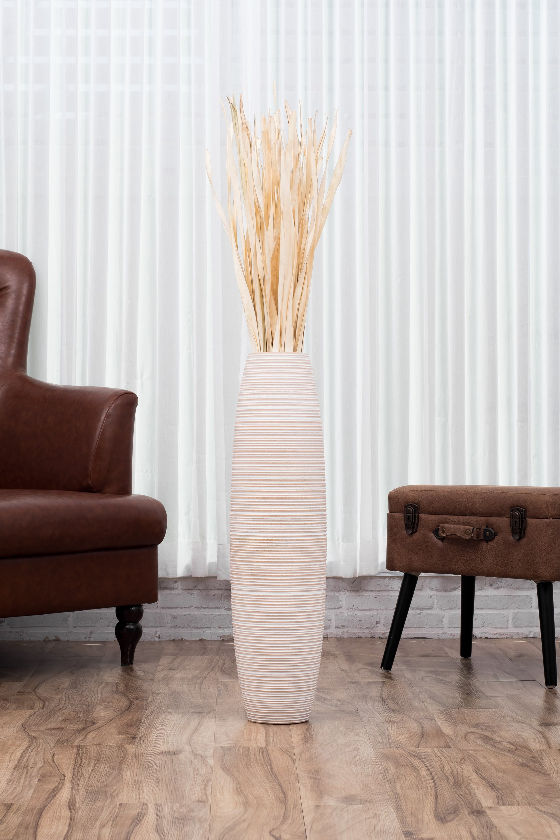 Large Mango Wood Floor Vase – Handcrafted Decorative Highlight from Thailand, 65 cm