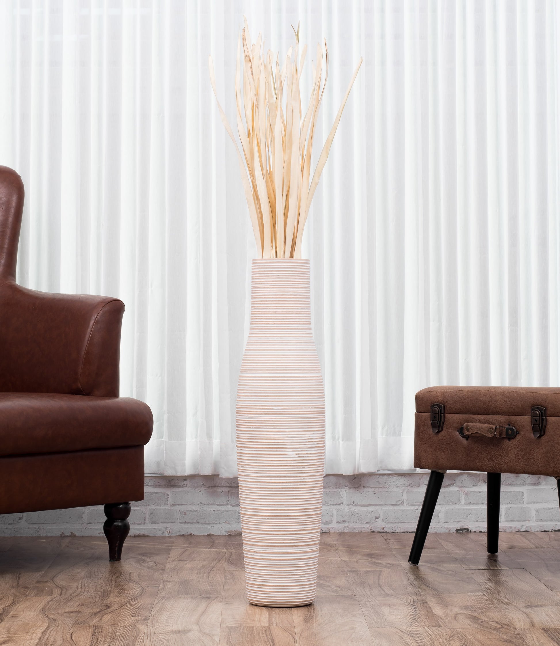 Large Mango Wood Floor Vase – Handcrafted Decorative Highlight from Thailand, 65 cm
