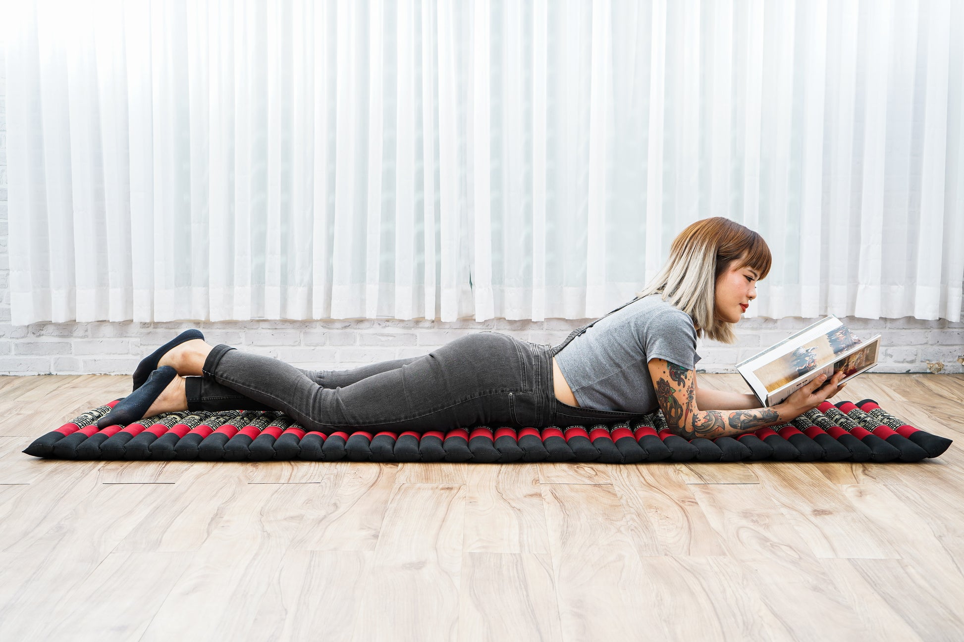 Kapok Roll-Up Mattress – Foldable Sleeping & Relax Mat with Cotton Cover for Home & Outdoor Use, Sf13 - Red, Black