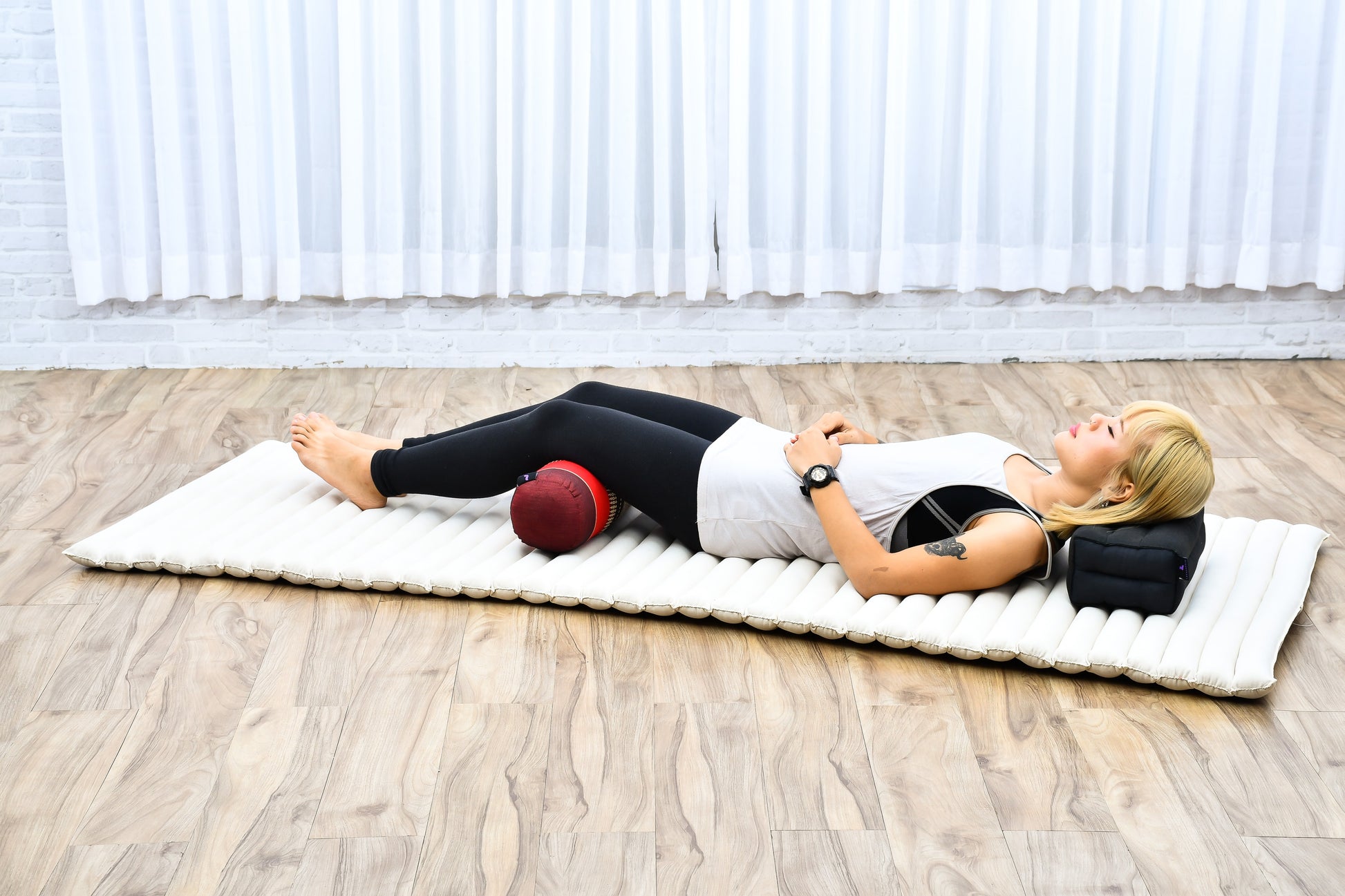 Yoga Roll Cushion – Compact Kapok Bolster & Meditation Pillow with Cotton Cover, Sf24 - Red, Brown